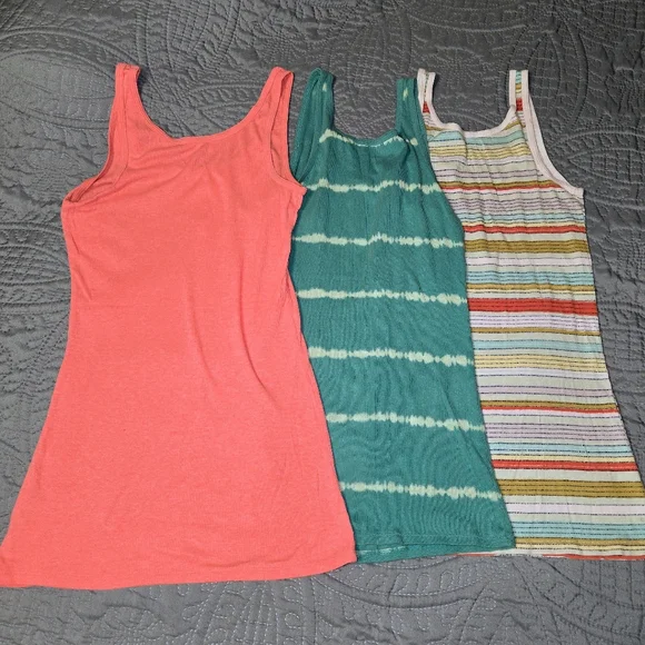Mossimo Women's M Tank Tops Set of 3 - Picture 5 of 14